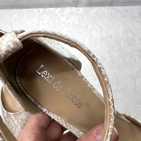 Lexi & Abbie Mindy Ankle Strap Chunky Heel Pointed Toe Pumps Size 8 - Picture 9 of 11